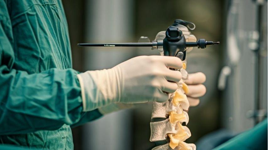 Is Endoscopic Spine Surgery Worth It-Cost, Success Rate and Long-Term Results Compared to Traditional Surgery