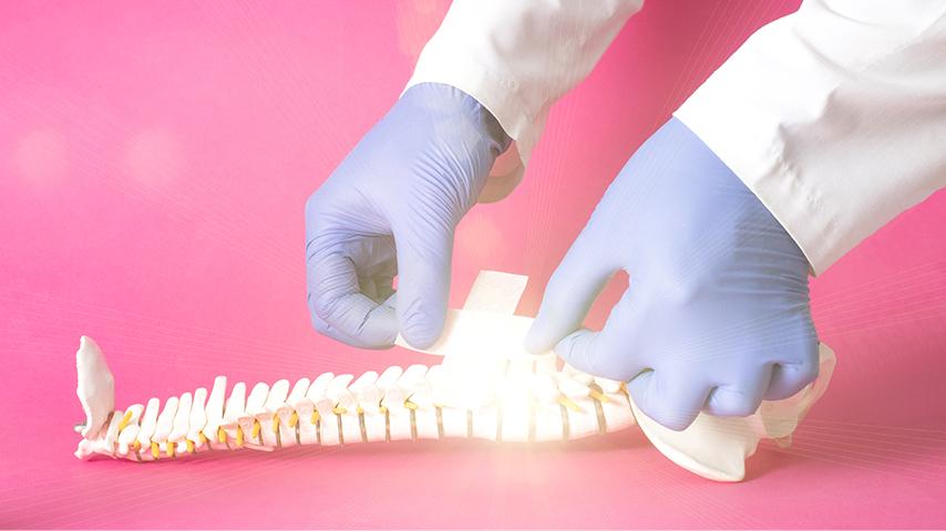 What-Exactly-Is-Key-Hole-Spine-Surgery-&-How-Is-It-Different-from-Traditional-Spine-Surgery