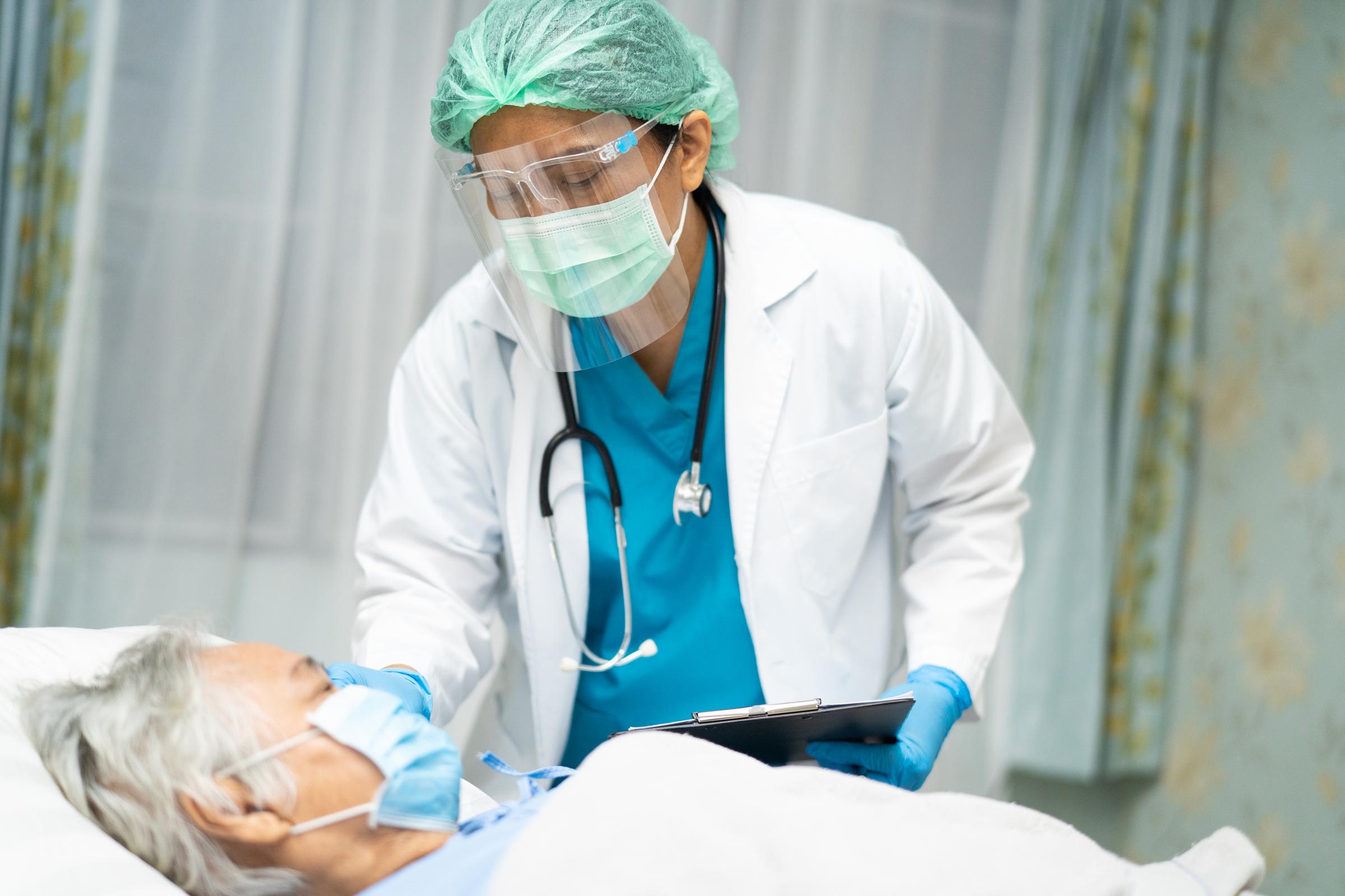 doctor with covid patient