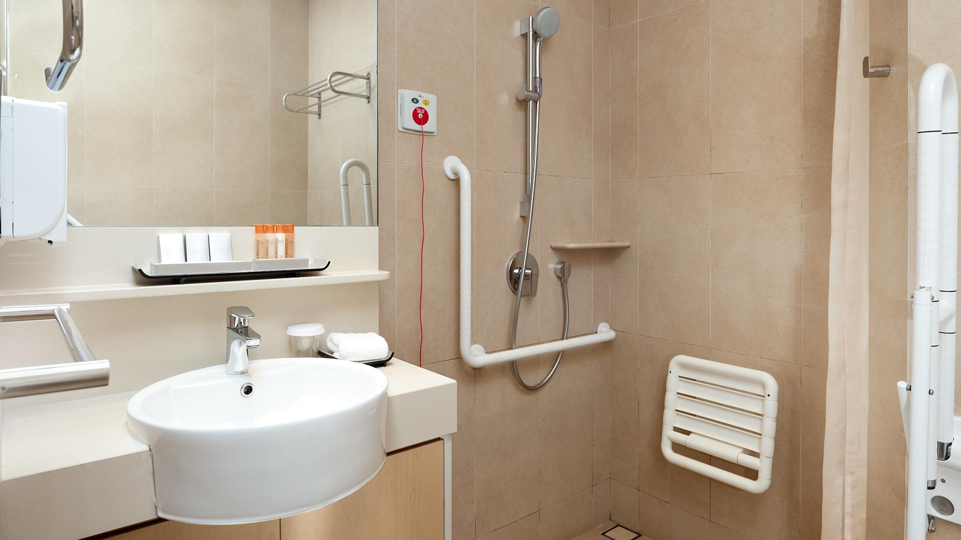 伊丽莎白诺维娜医院单人房的套间浴室