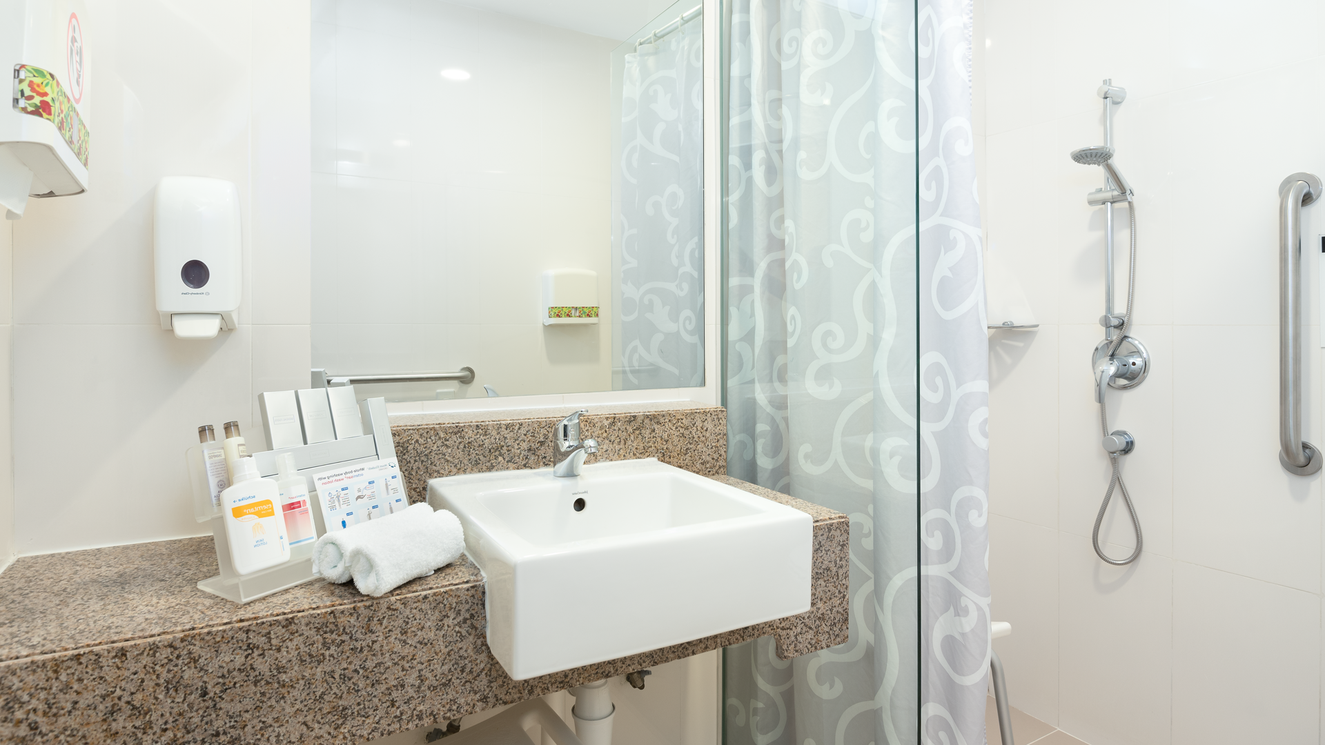 Ensuite bathroom with premium bath amenities