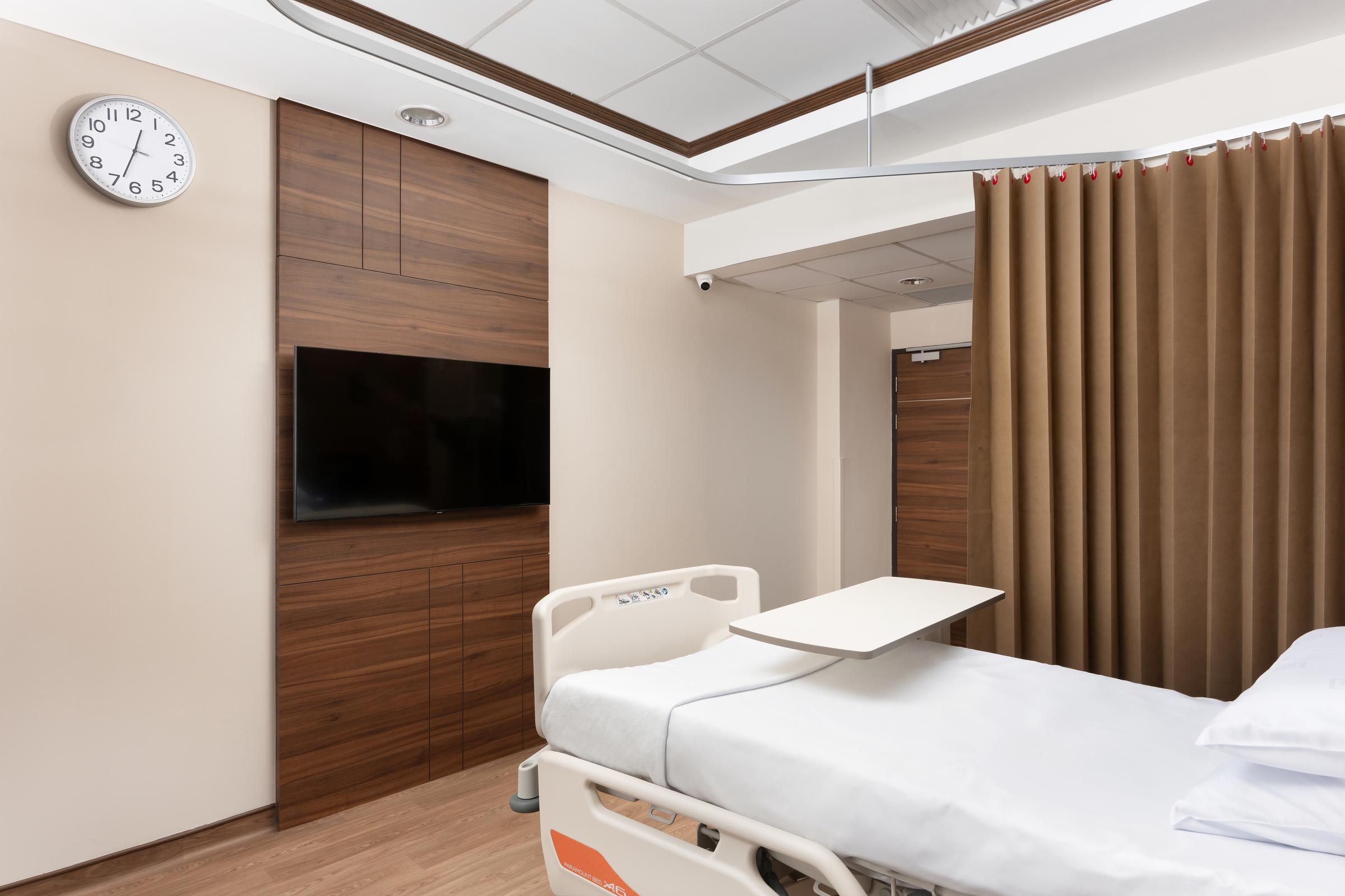 Enjoy a variety of entertainment on Smart TVs in every room, and gain access to popular streaming platforms