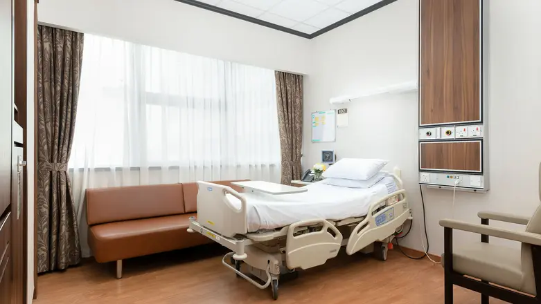 Gleneagles Hospital single bedded room