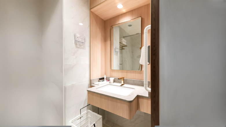 Phòng tắm riêng được trang bị đầy đủ tiện nghi