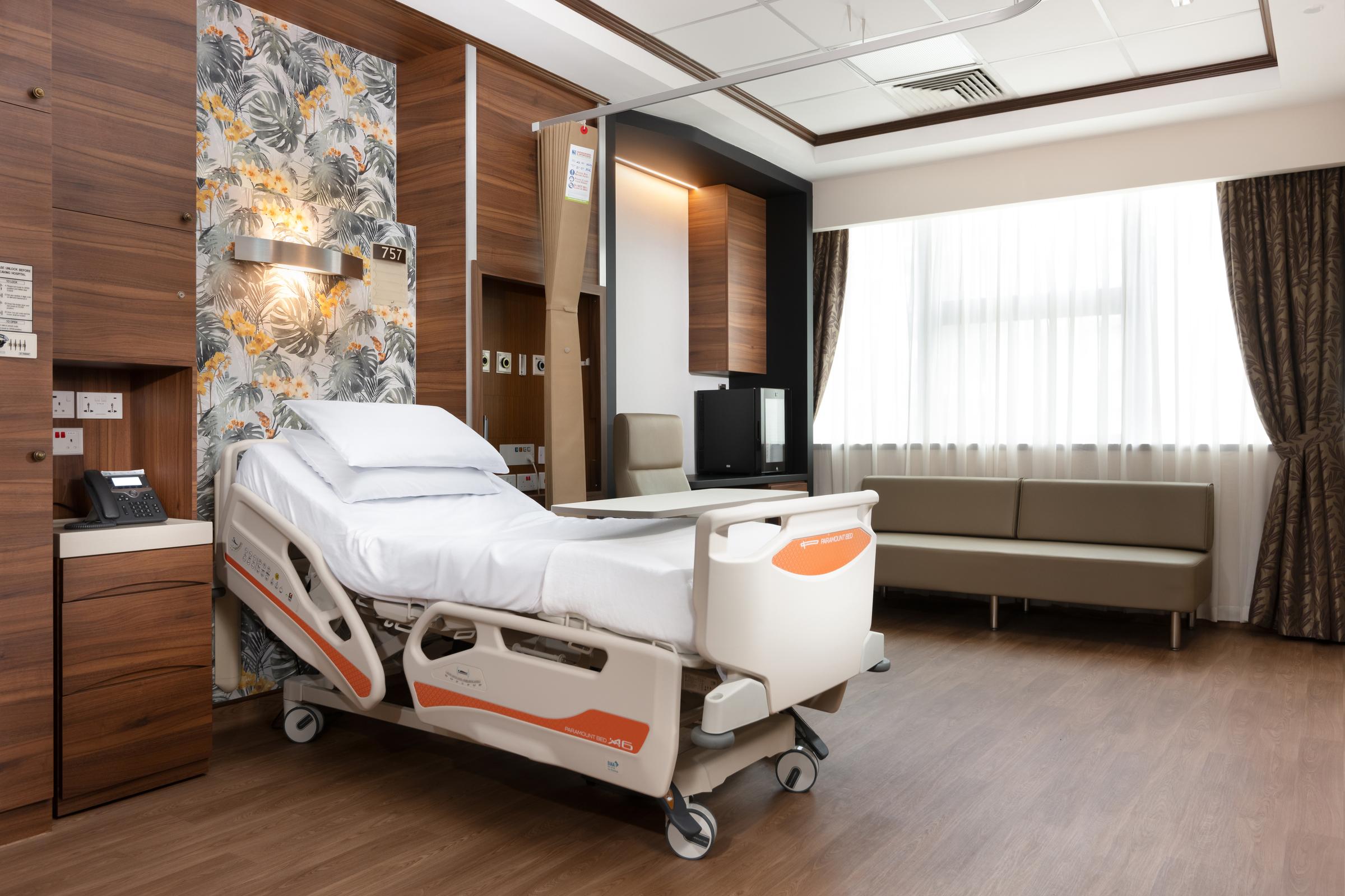 A variation of our Single Signature Room harmoniously blends modern aesthetics with botanical influences, cultivating a serene sanctuary perfectly suited for recuperation