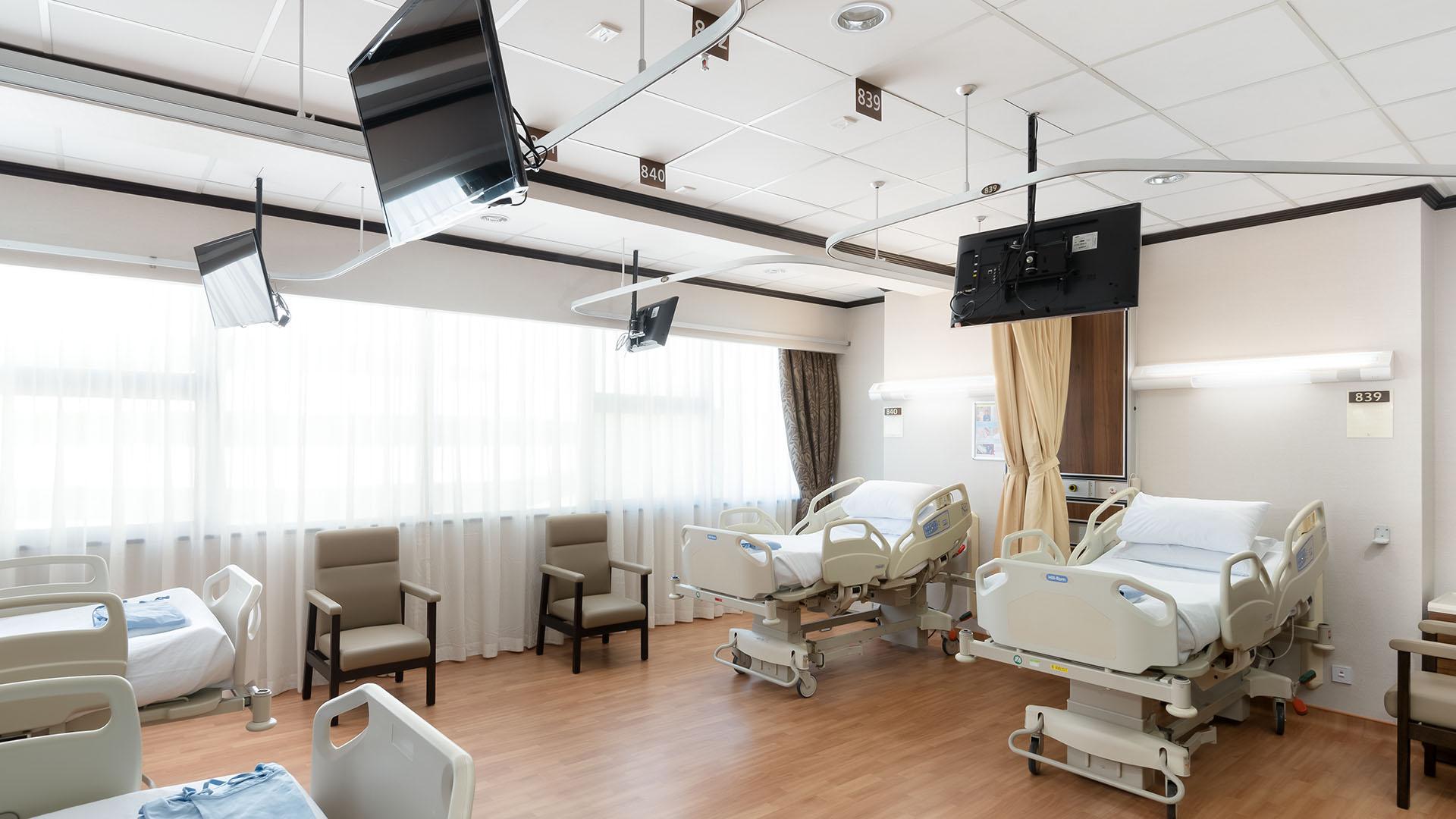 Gleneagles Hospital 4-bedded room