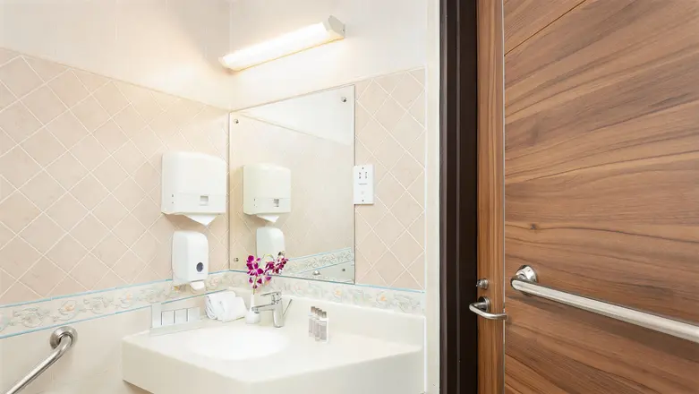 Bathroom with premium bath amenities