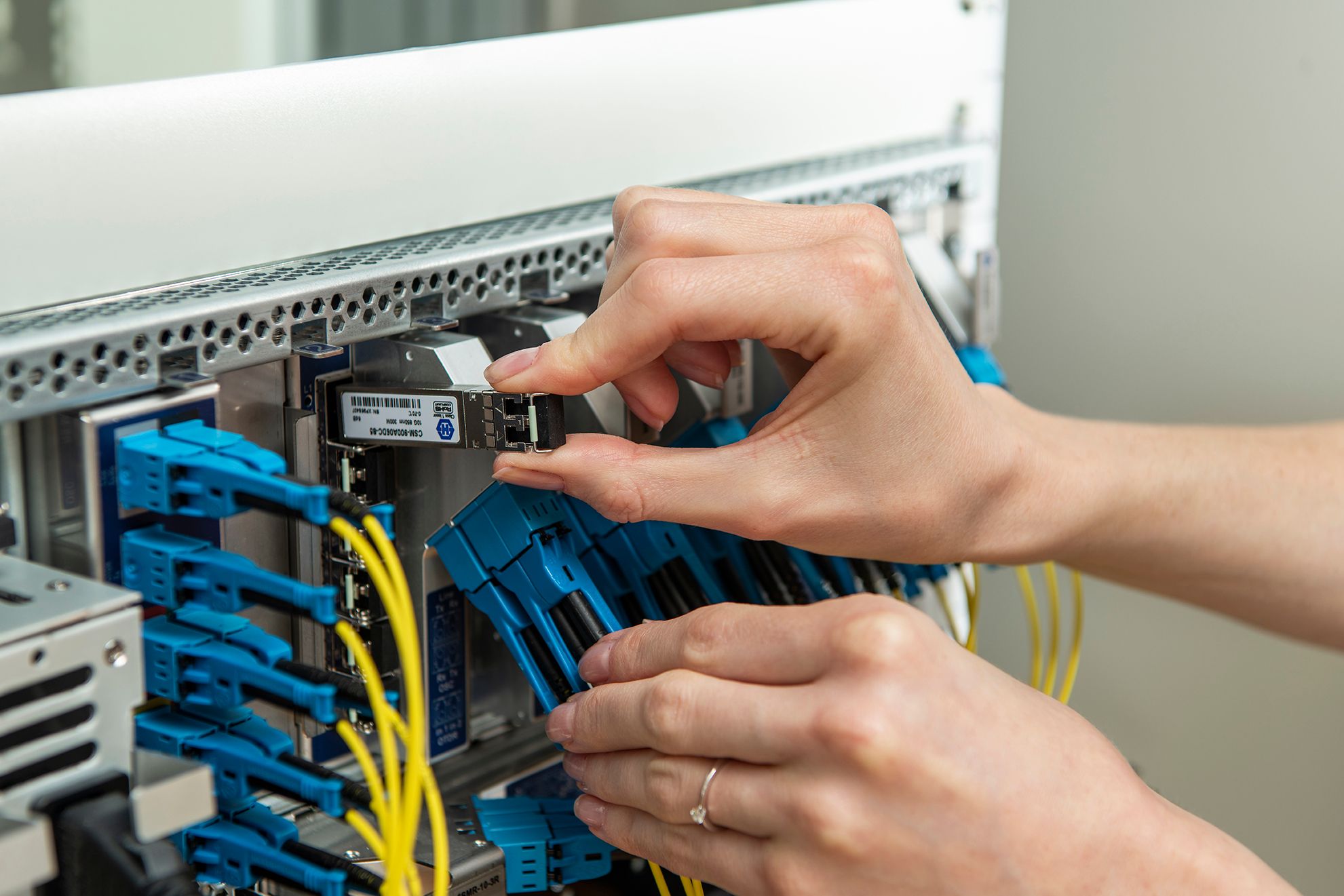 HS COM Transceiver in application