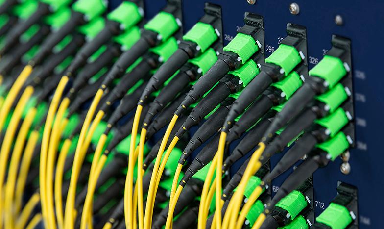 OCS für wachsenden Rechenzentren-Datenverkehr - HUBER+SUHNER