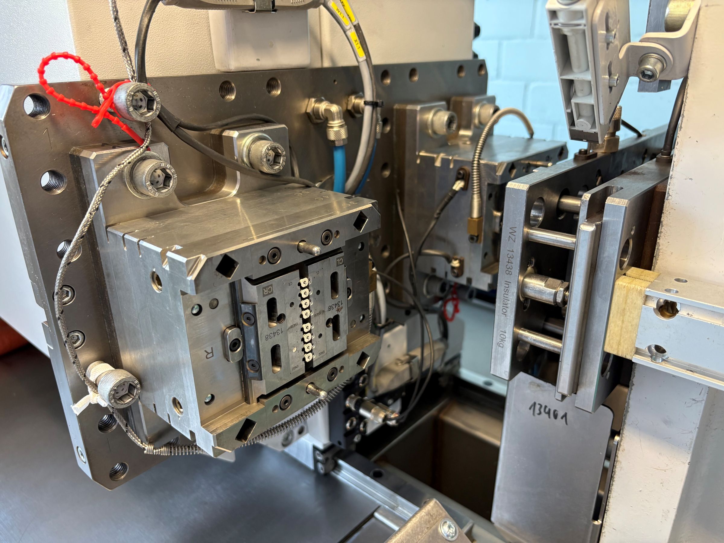 machine for injection moulding