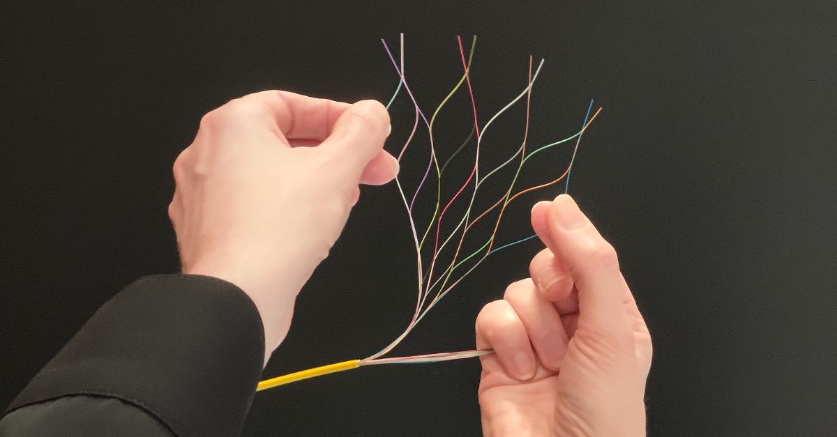 OptiRibbon cable flexible mesh structure