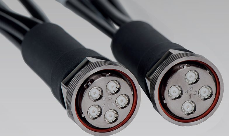 HS COM Compact connections for antennas blog image