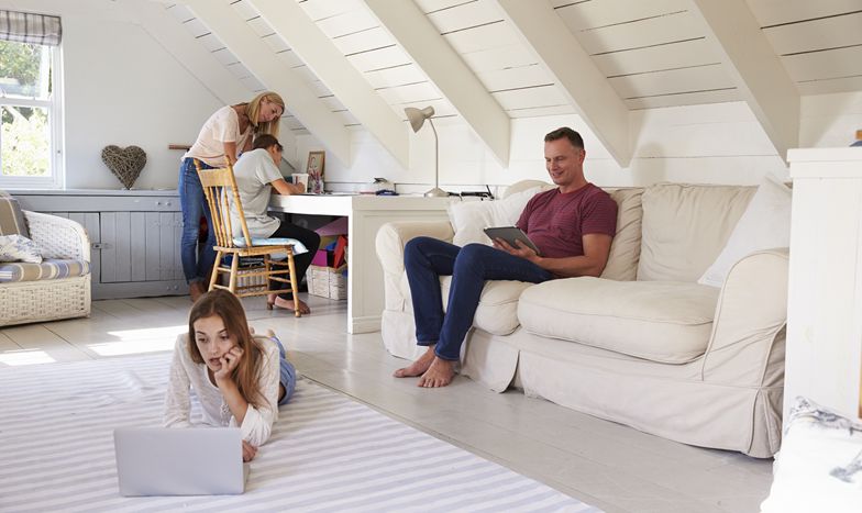 HS COM Home office RF video overlay