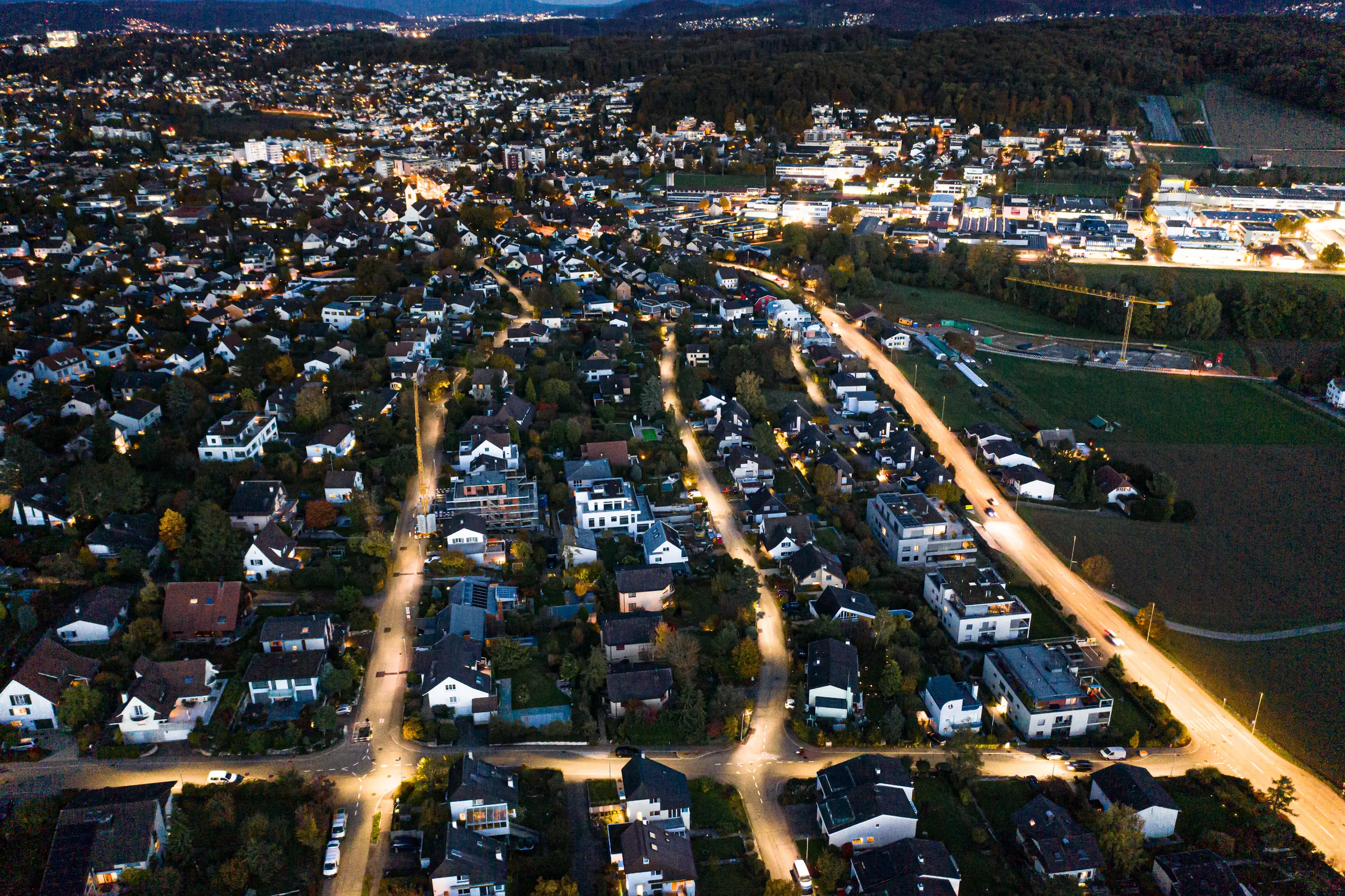 Primeo Netz AG in Oberwil Nachtaufnahme_Licht