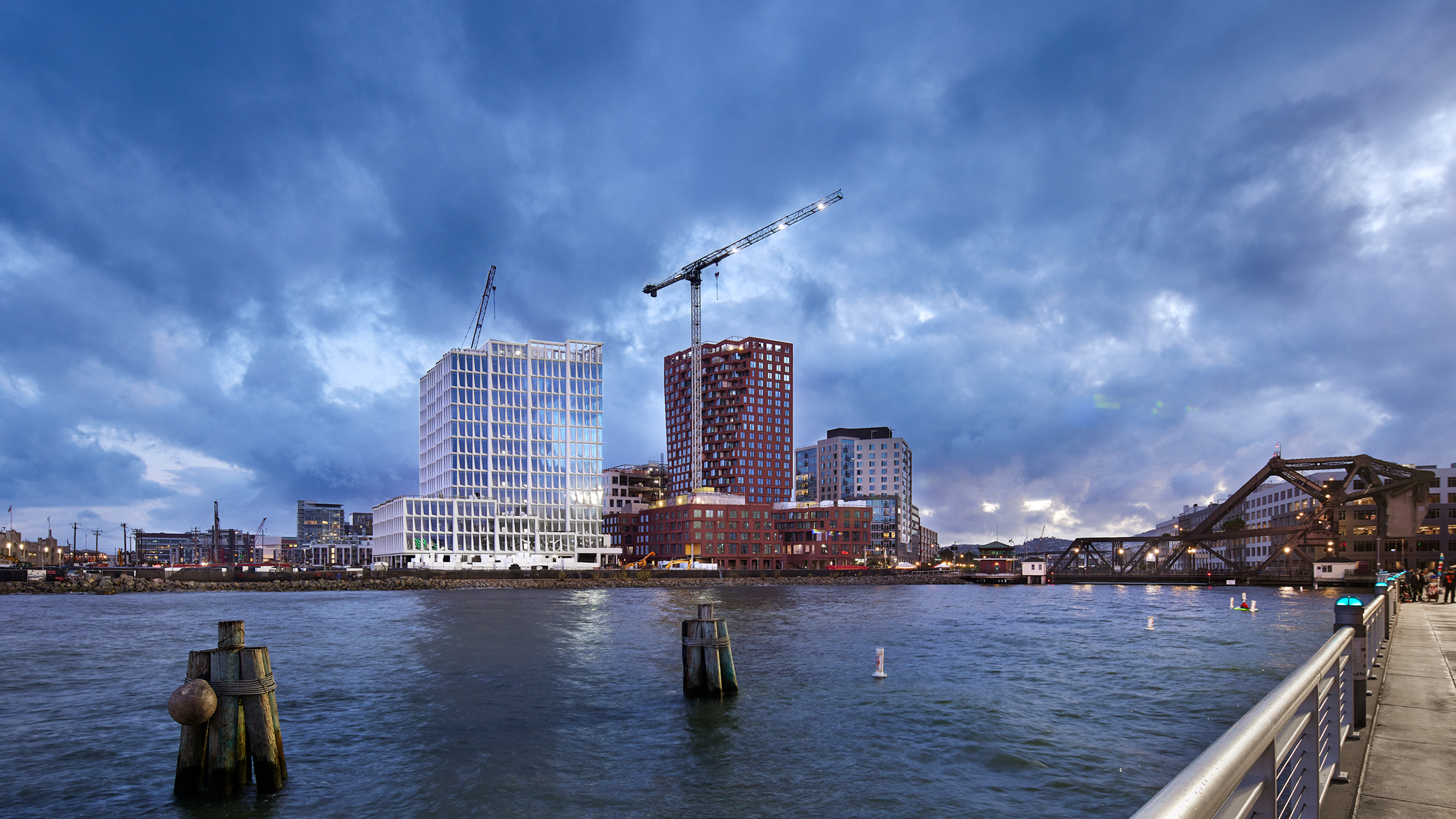 サウジアラビア ピンバッジ 2 MILLION VISITORS mqdefault.jpg