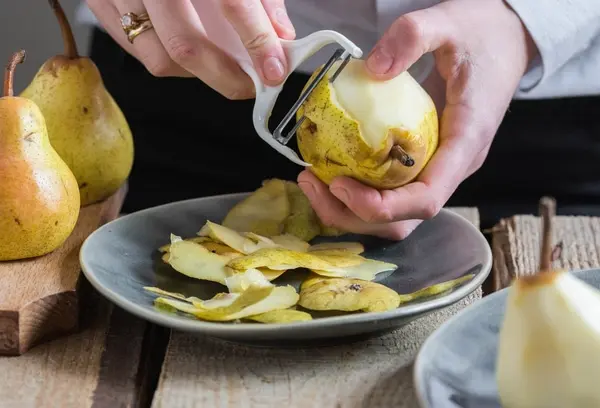 10 myths debunked - peeling fruits and vegetables