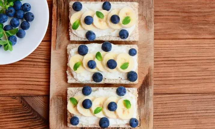 Ricotta blueberry banana crackers
