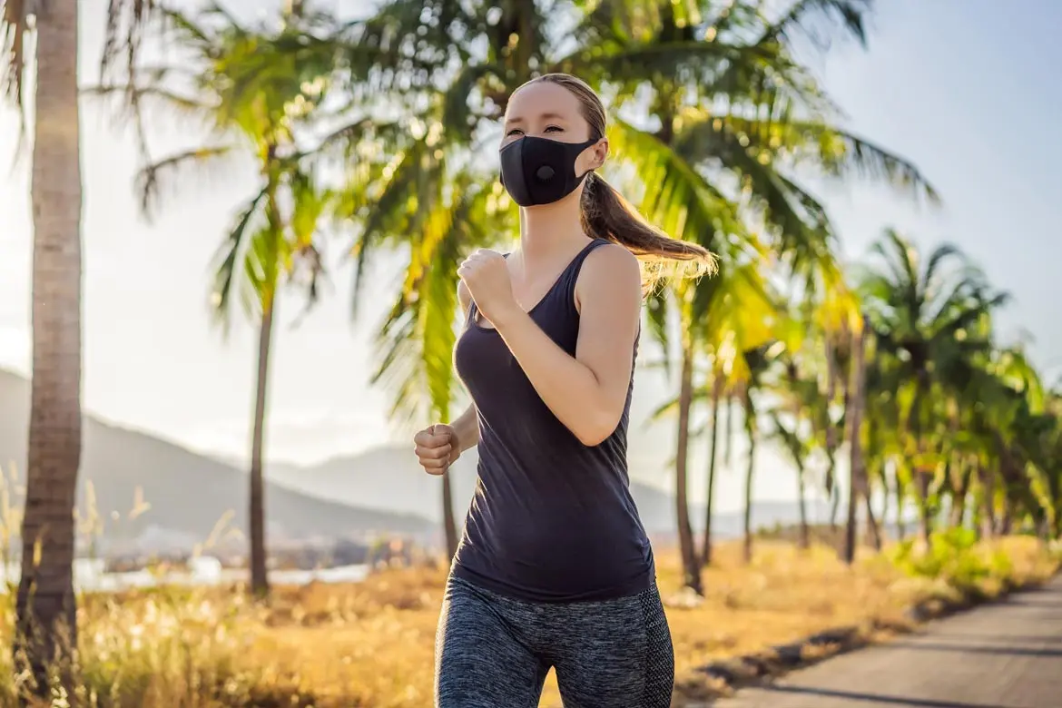 Pros and Cons of Wearing a Mask While Exercising Outdoors