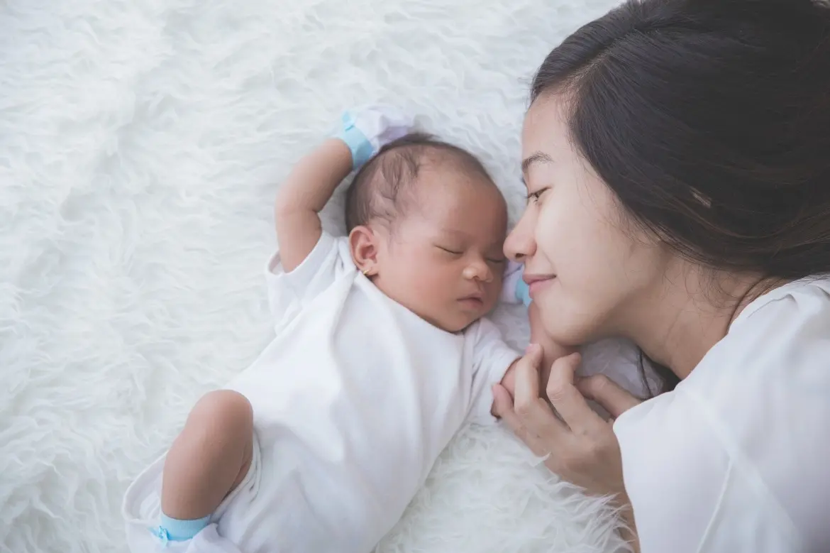 Terlalu Sibuk untuk Memiliki Bayi? Peluang & Risiko Kesehatan Kehamilan di Atas Usia 40 Tahun