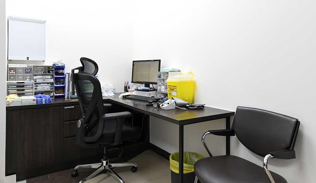 Parkway Shenton Medical Clinic, Esplanade MRT, Consultation Room