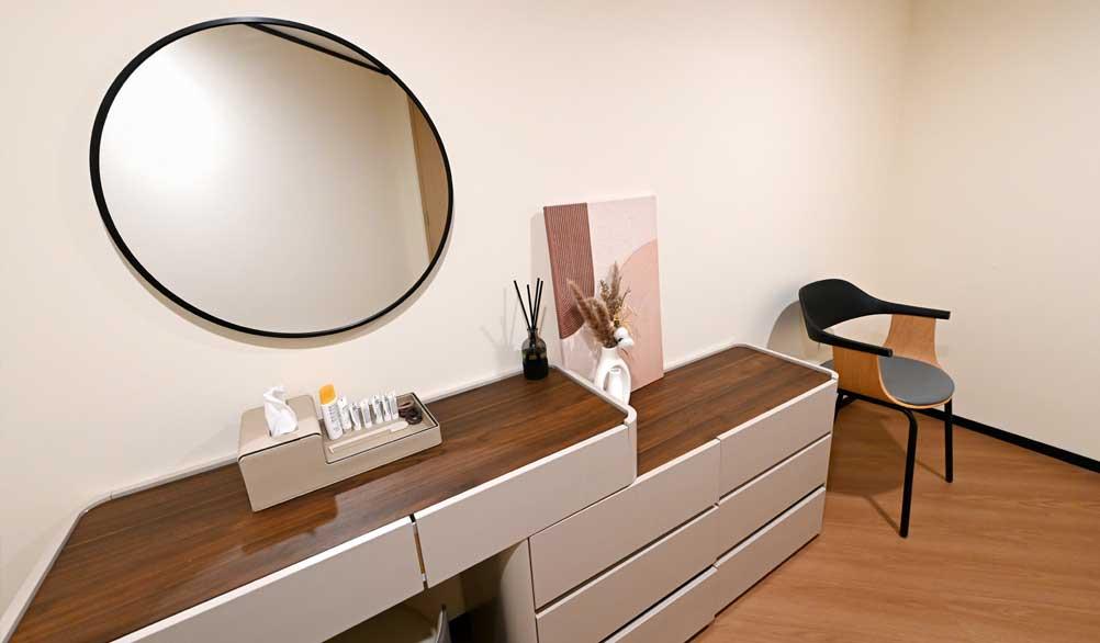 Parkway Medical Aesthetics Dressing Counter