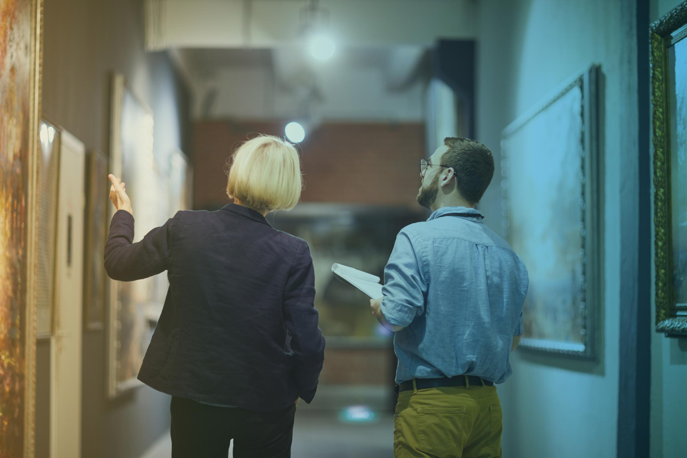 Artist management. Museum workers learn. Museum worker picture