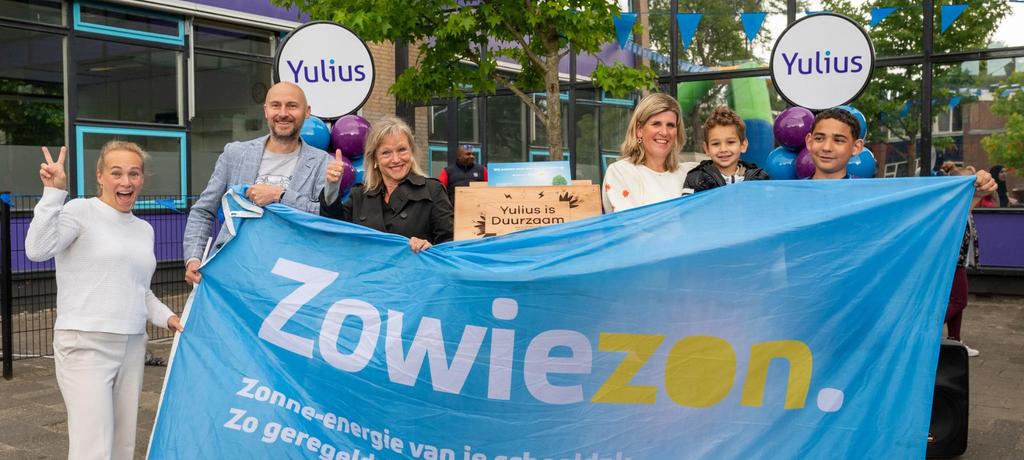 100ste Zowiezon-zonnedak op Lombardia in Rotterdam