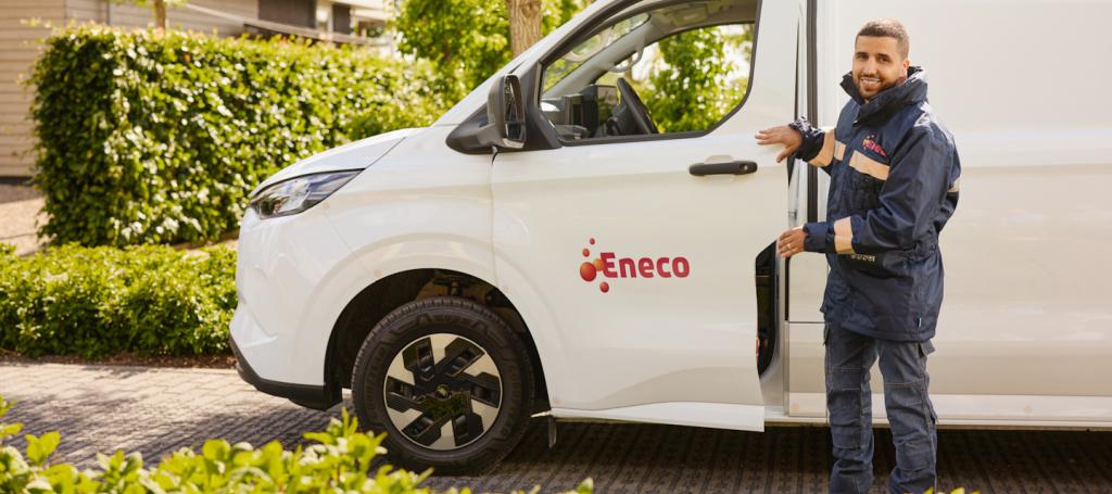 Eneco monteur met bus