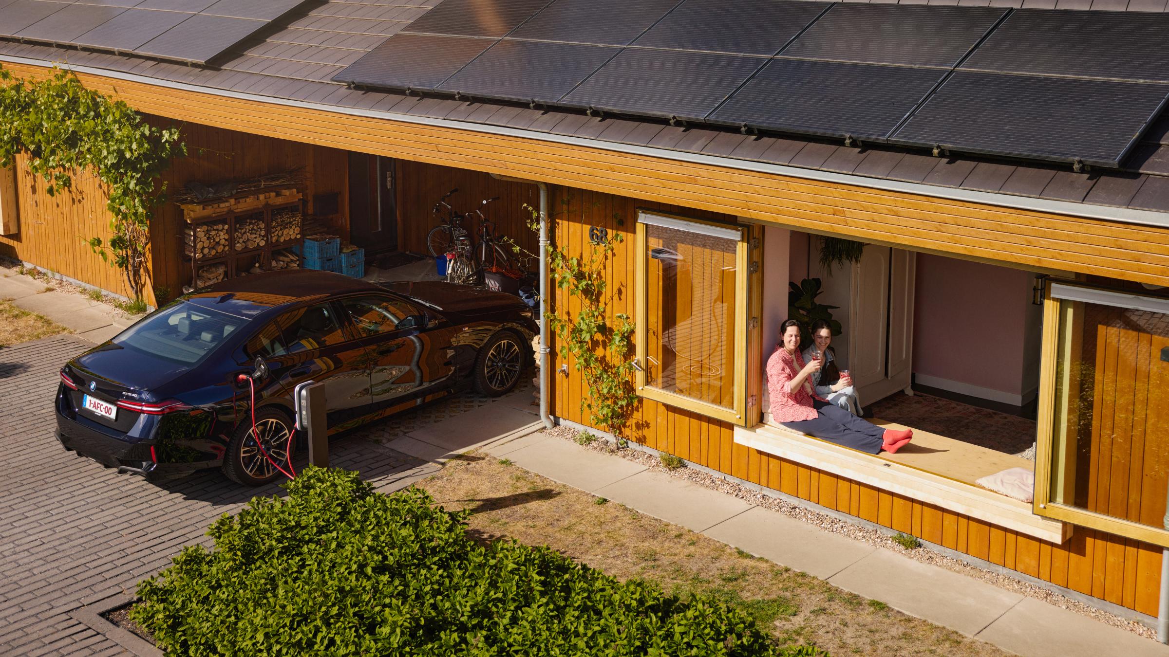 Huis met zonnepanelen op het dak