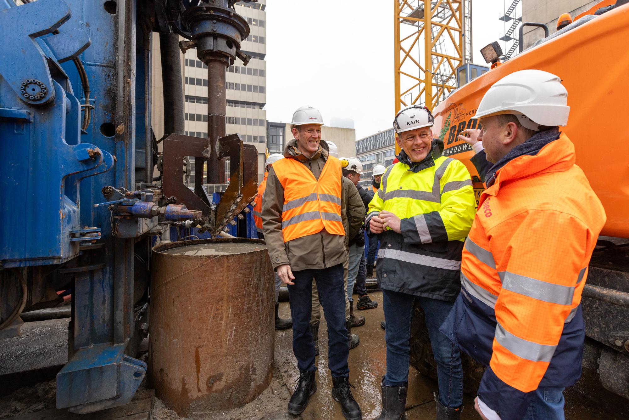 Twee bronboringen gelijktijdig uitgevoerd in hartje Rotterdam