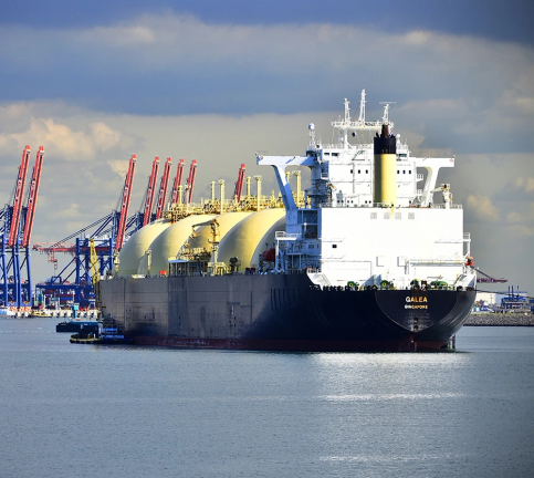 LNG tanker Galea in de haven van Rotterdam