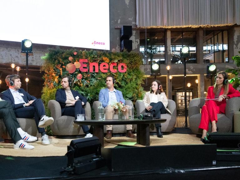 Debat op het podium van de Green Energy Summit