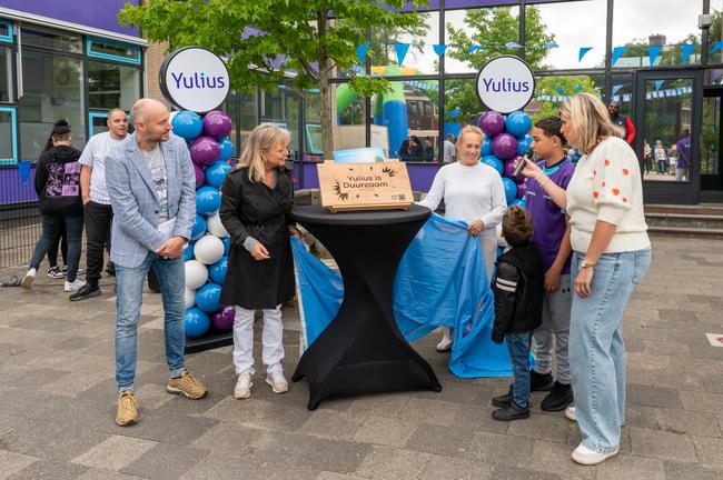 100ste Zowiezon-zonnedak op Lombardia in Rotterdam