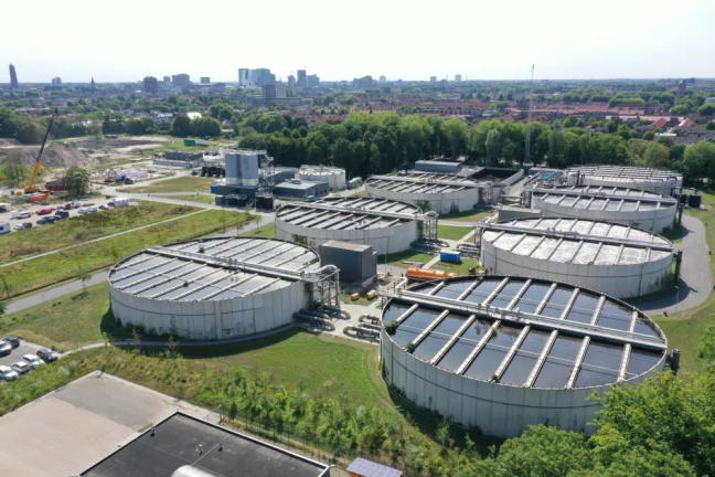 Luchtfoto van rioolwaterzuivering in Utrecht
