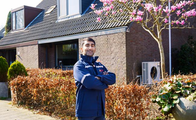 Eneco monteur voor een woning met een hybride warmtepomp