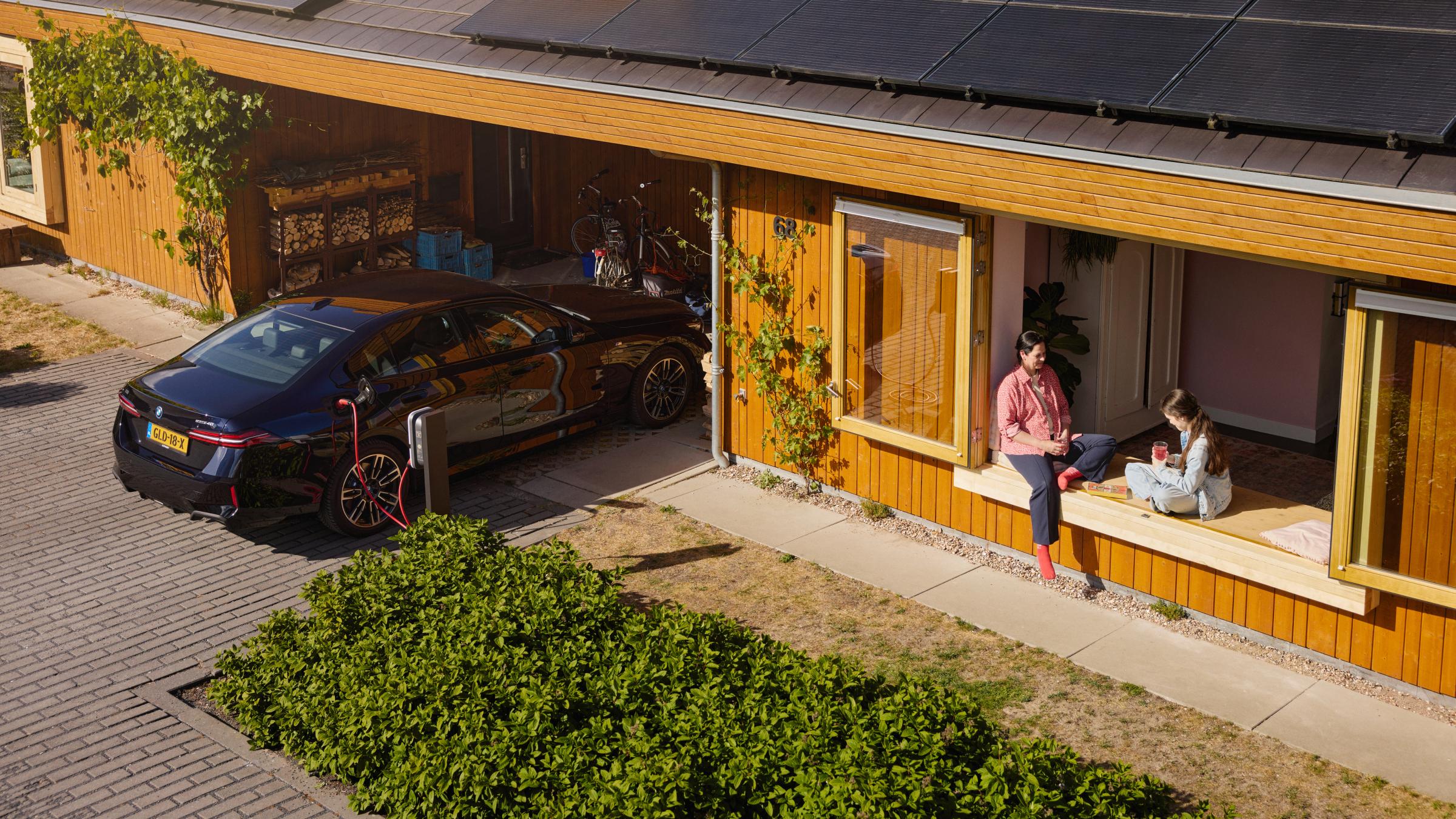 Huis met zonnepanelen op het dak
