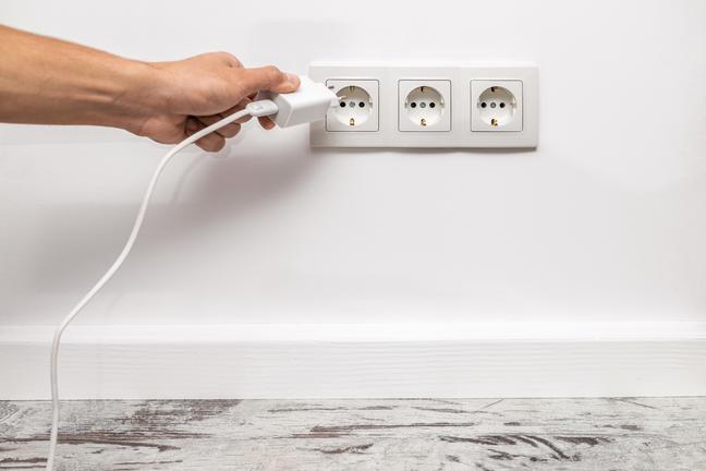 Oplader in de stekker