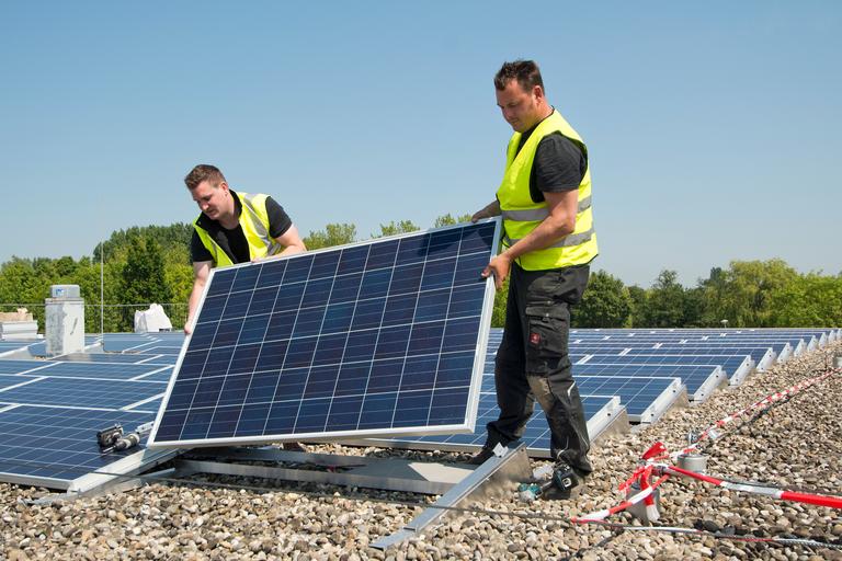 Zonnepanelen boven IJ Ziekenhuis