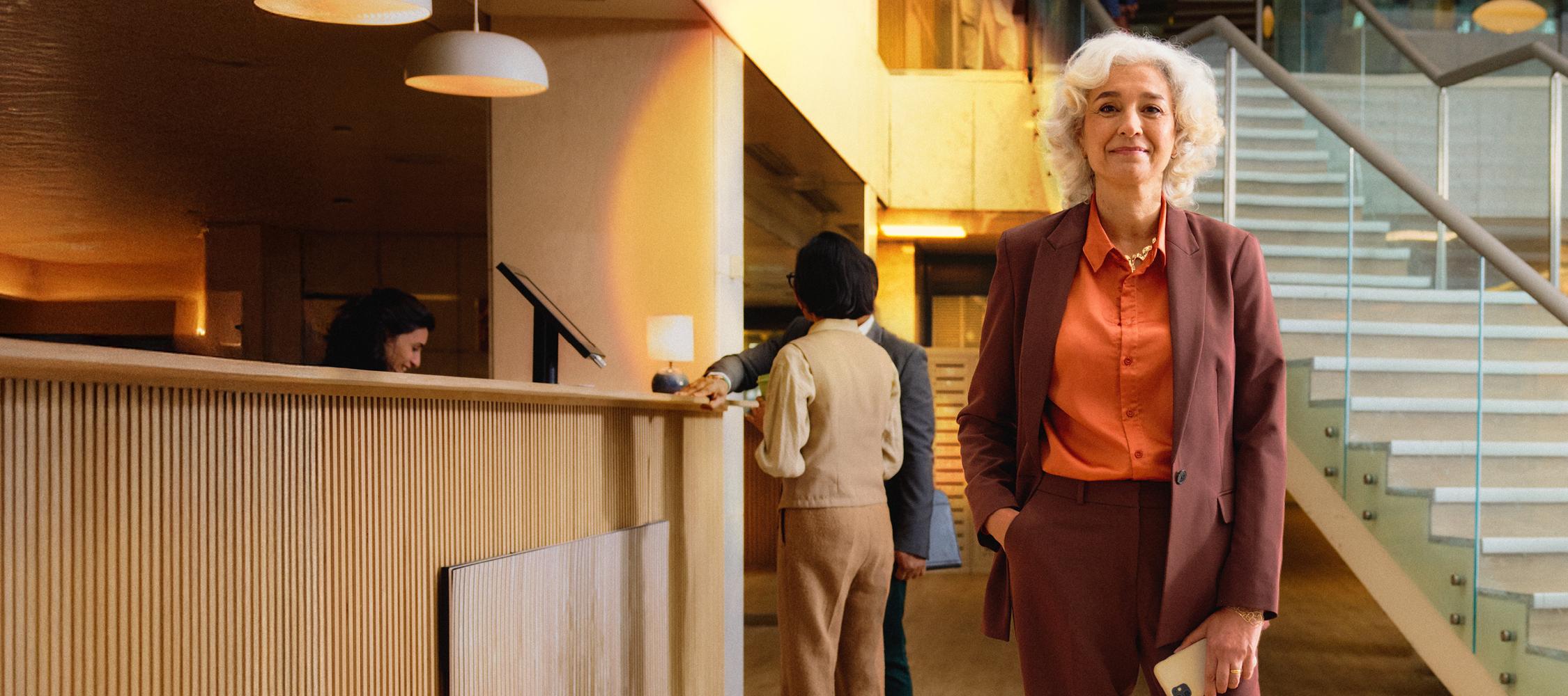 Een zakenvrouw op kantoor