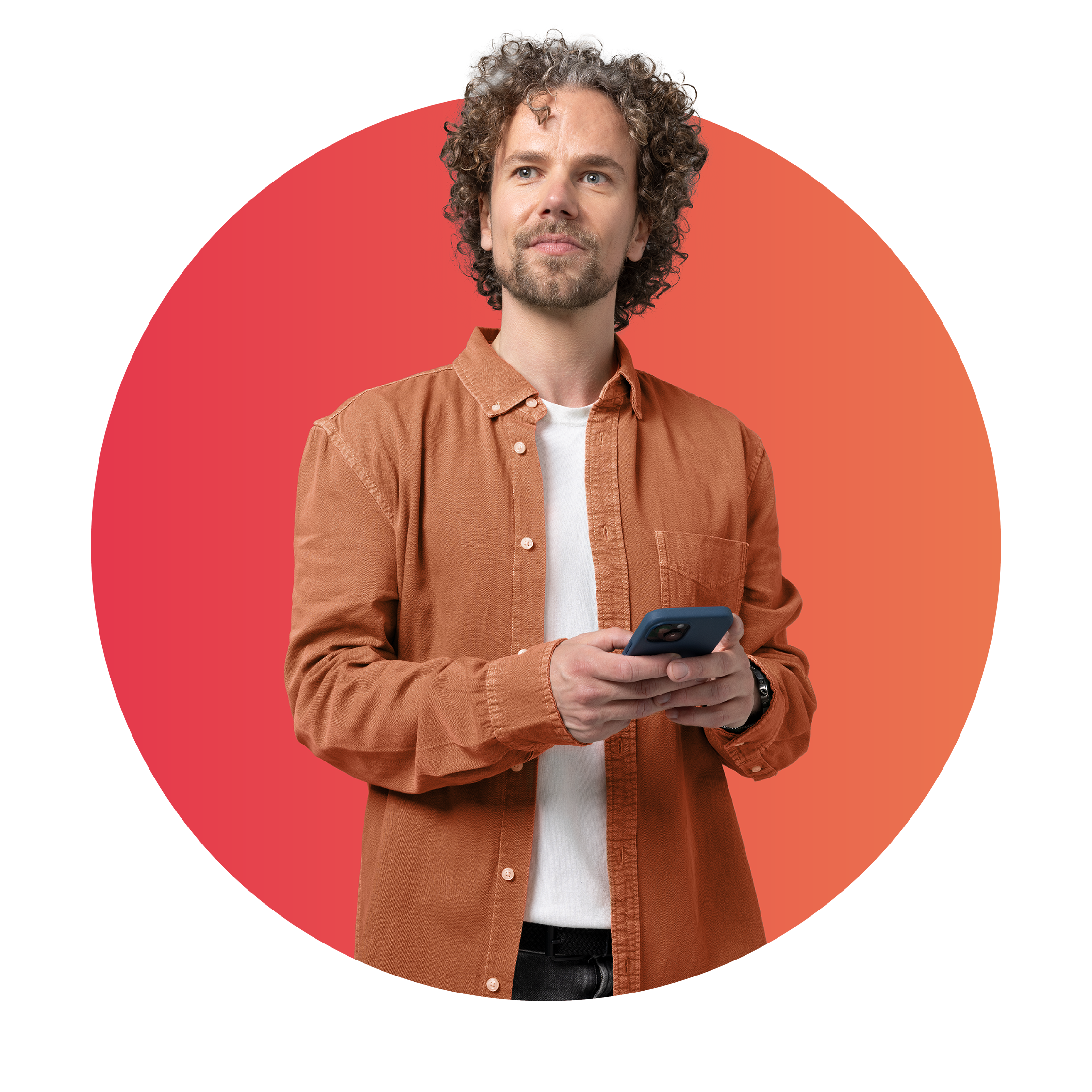 Man met smartphone kijkt vastberaden voor zich uit