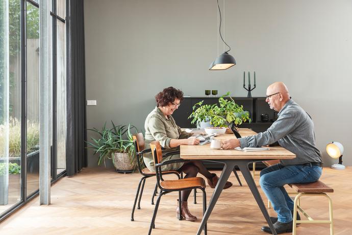 Koppel aan de eettafel