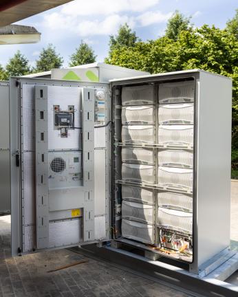 Installation de batteries par iWell chez Eneco World