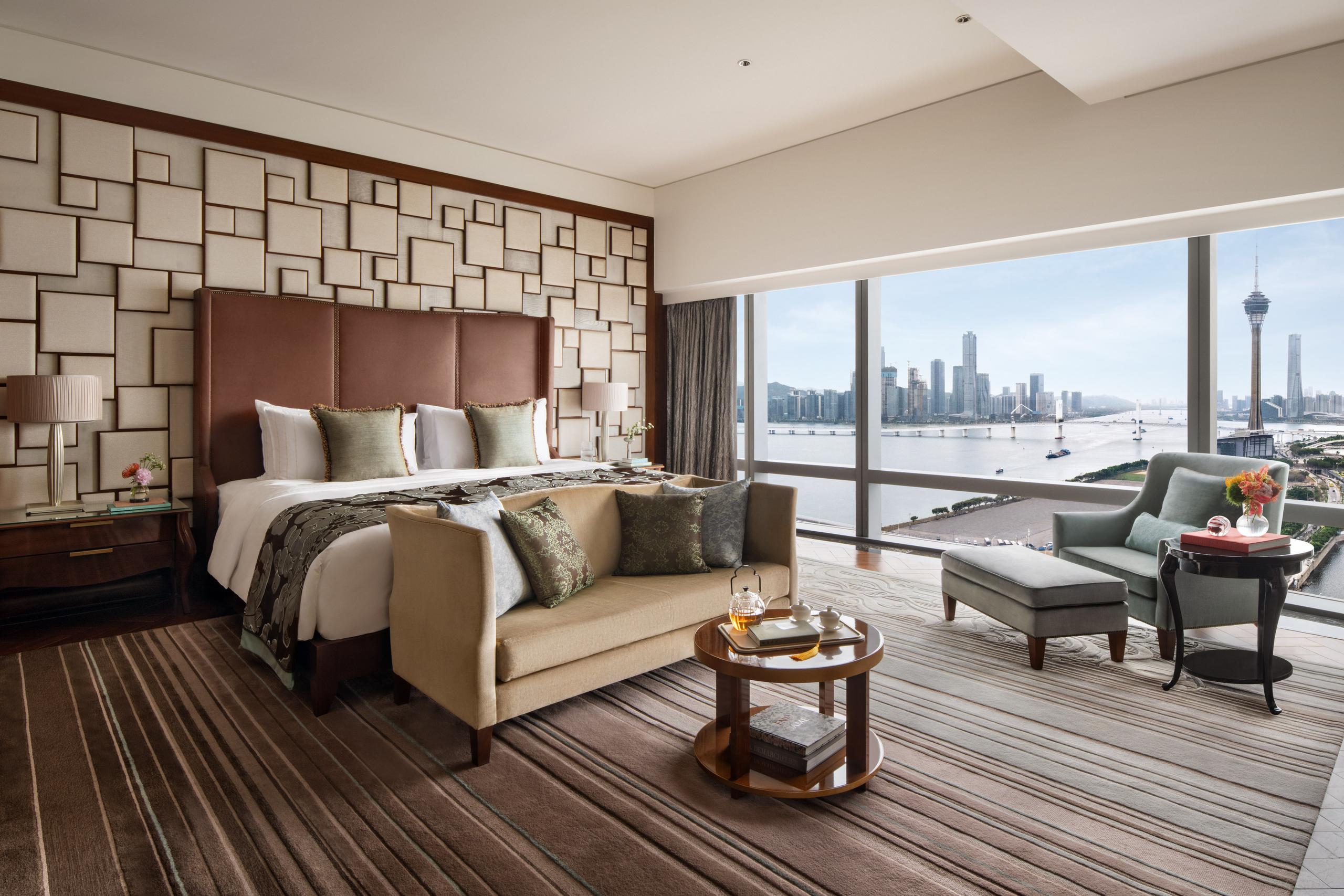 Presidential Suite - 1 King, 2 Twins