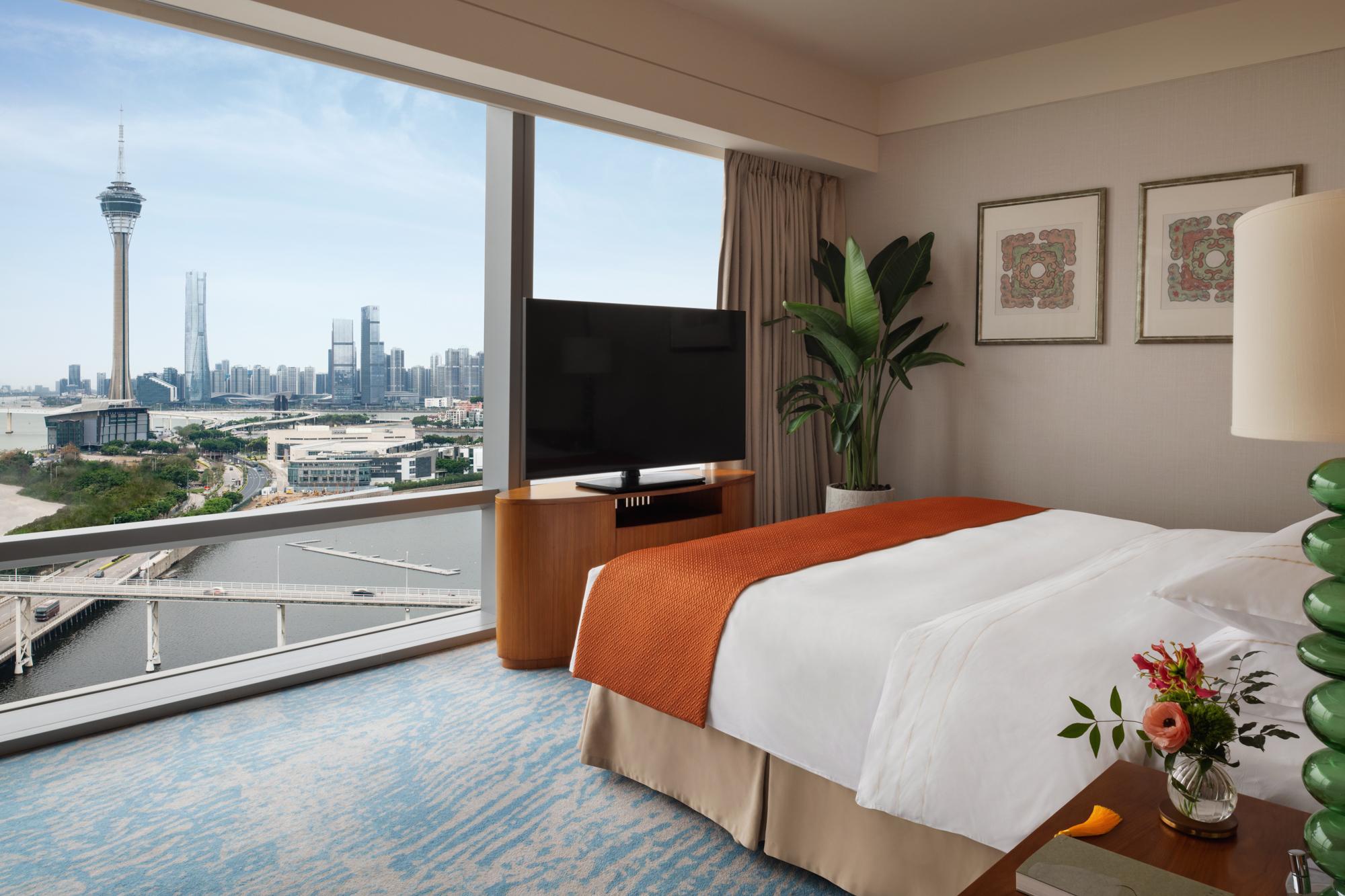 Waterfront Tower Suite - 1 King