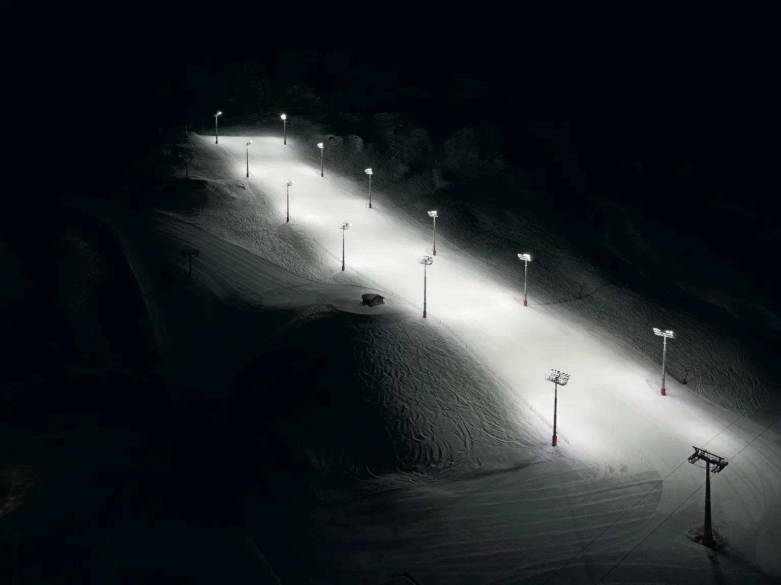 Altis floodlights feature patented optics for flicker-free illumination, ensuring optimal conditions for athletes and high-quality TV broadcasts. 