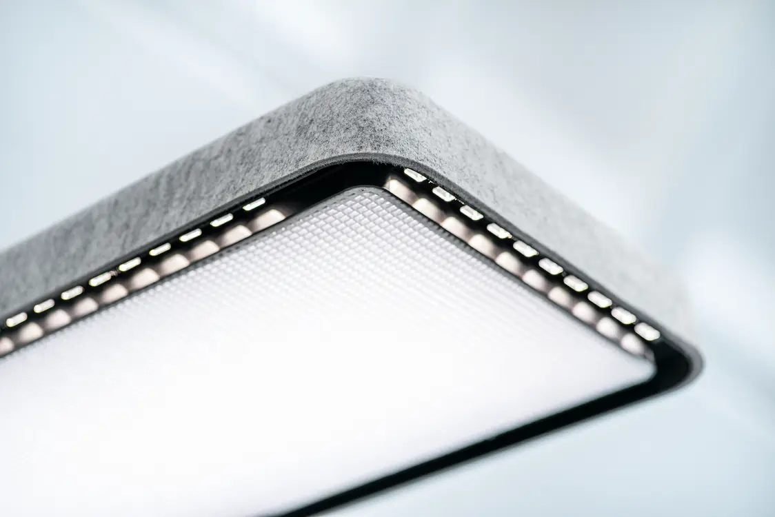 Apparecchio grigio elegante e luminoso TRAMAO di Zumtobel