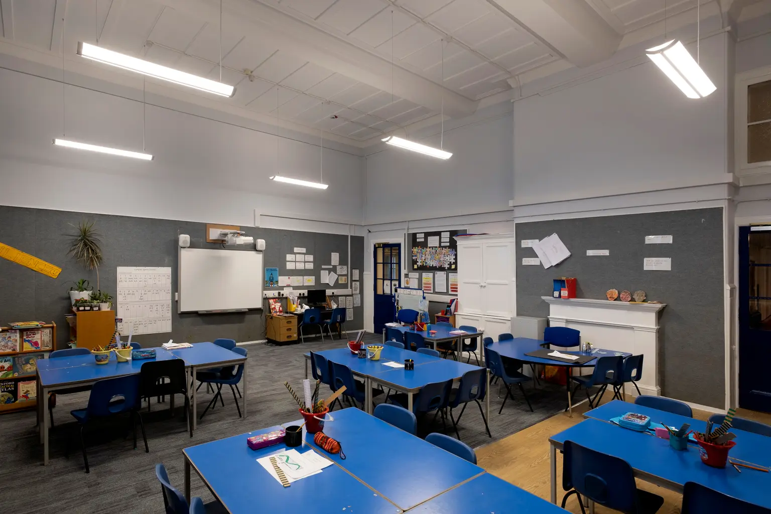 Soluzione di illuminazione lineare IQ Wave SP di Thorn Lighting
