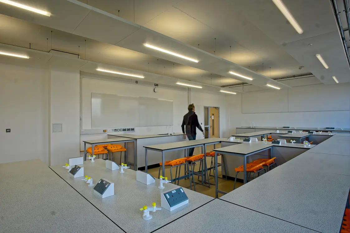 Aula di tecnologia del design pronta per gli studenti