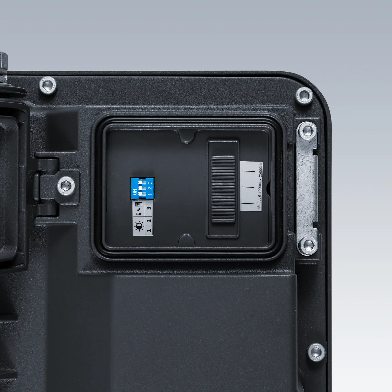 An image showing the CCT switch on the backside of Leo floodlight