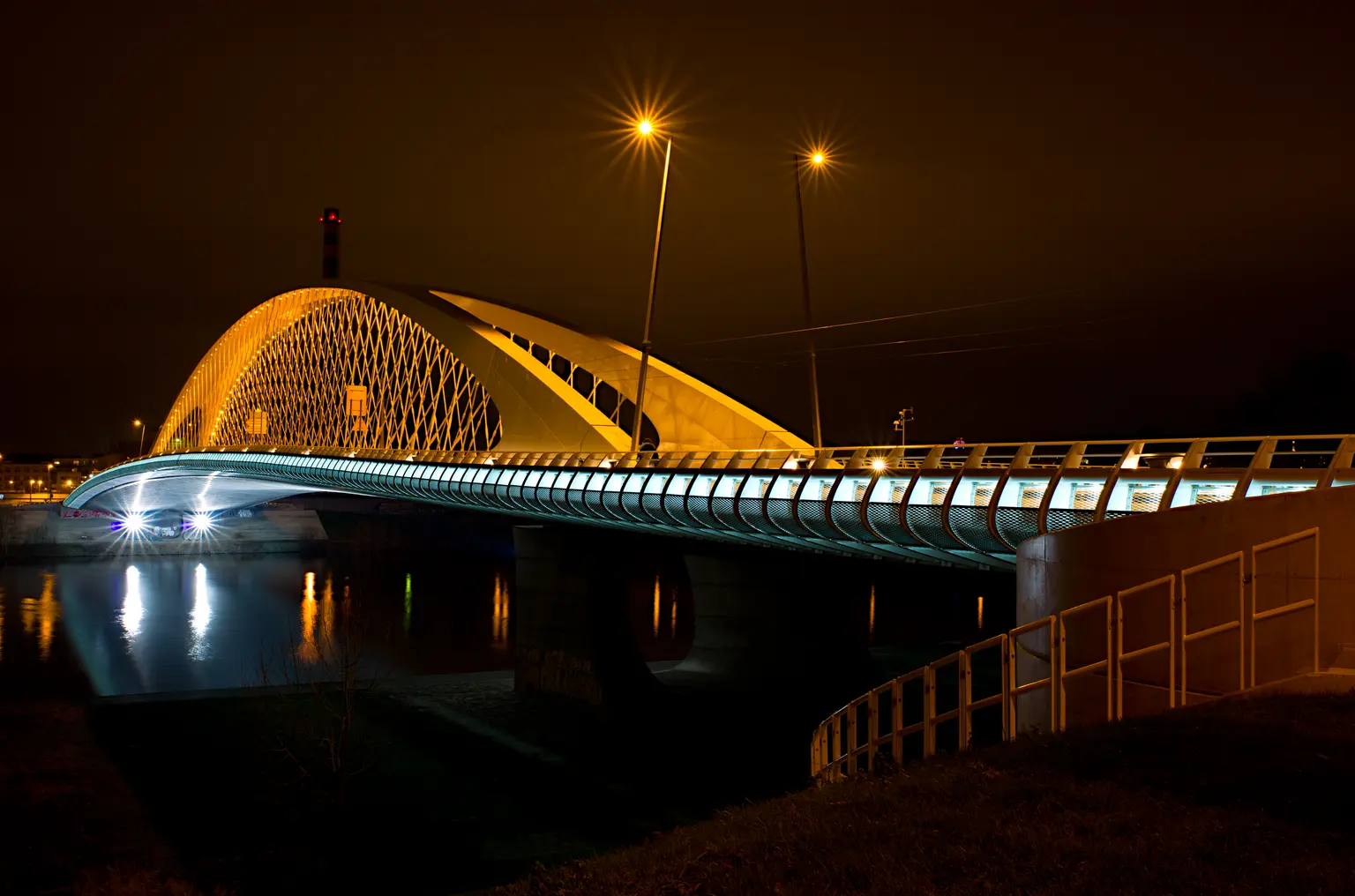 Illuminazione del ponte Troja